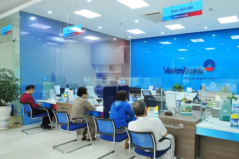 Giao dịch tại VietinBank. (Ảnh: Vietnam+)