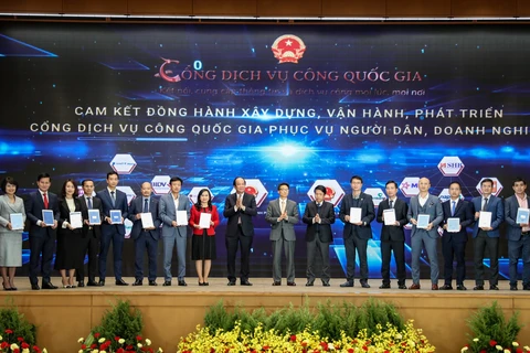 Ông Phạm Đông Anh, Phó Tổng giám đốc TPBank (ngoài cùng bên phải) tại sự kiện. (Ảnh: Vietnam+)
