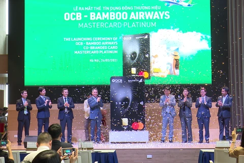 Thẻ đồng thương hiệu OCB-Bamboo Airways MasterCard Platinum mang lại nhiều tiện ích vượt trội cho khách hàng. (Ảnh: Vietnam+)
