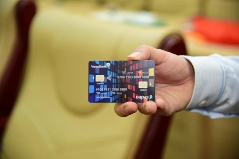 Thẻ 2Card được thiết kế dạng họa tiết 3D mang phong cách trẻ trung hiện đại. (Ảnh: Vietnam+)