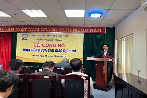 Ông Nguyễn Tiến Đông - Chủ tịch HĐTV VAMC phát biểu tại buổi khai trương. (Ảnh: CTV/Vietnam+)