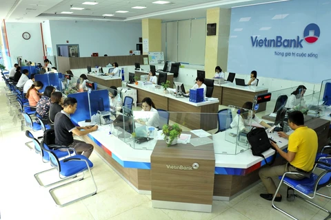 Giao dịch tại VietinBank. (Ảnh: Vietnam+)