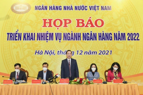 Phó Thống đốc NHNN Đào Minh Tú phát biểu tại buổi họp báo. (Ảnh: CTV/Vietnam+)