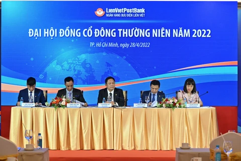 Đoàn Chủ tịch LienVietPostBank tại Đại hội đồng cổ đông. (Ảnh: Vietnam+)
