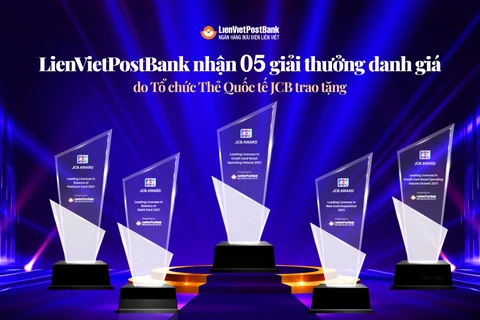 LienVietPostBank nhận 5 giải thưởng từ Tổ chức Thẻ quốc tế JCB trao tặng. (Ảnh: Vietnam+)