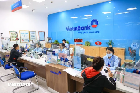 Giao dịch tại VietinBank. (Ảnh: Vietnam+)