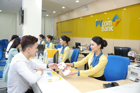 Giao dịch tại PVcomBank. (Ảnh: Vietnam+)