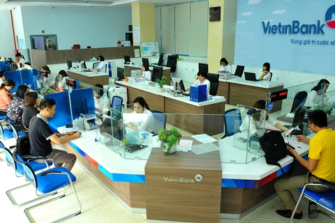 Giao dịch tại VietinBank. (Ảnh: Vietnam+)