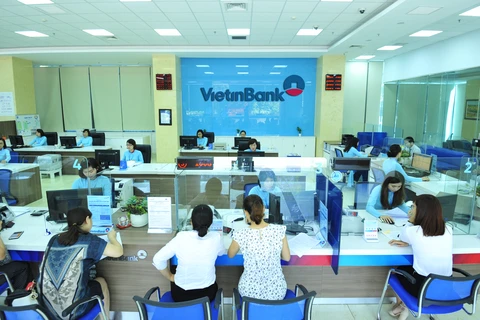 Giao dịch tại VietinBank. (Ảnh: Vietnam+)