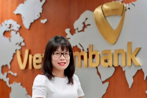 Bà Đoàn Hồng Nhung - Phó Giám đốc Khối bán lẻ Vietcombank 