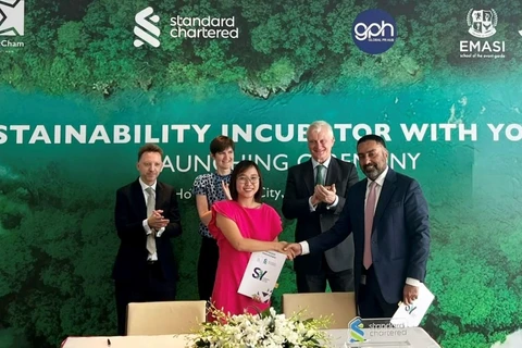 Standard Chartered Việt Nam tài trợ cho Chương trình ươm mầm phát triển bền vững. (Ảnh: PV/Vietnam+)