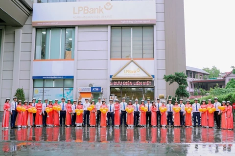 Hàng ngàn cơ hội việc làm tại LPBank. (Ảnh: Vietnam+)