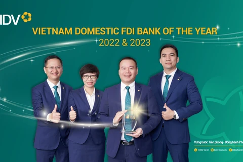 Đại diện BIDV nhận giải thưởng Ngân hàng phục vụ khách hàng FDI tốt nhất Việt Nam năm 2023. (Ảnh: Vietnam+)