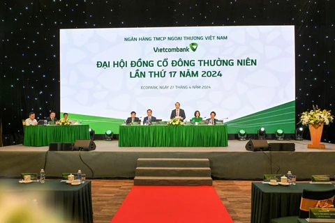 Ban Chủ toạ điều hành Đại hội đồng cổ đông thường niên Vietcombank năm 2024. (Ảnh: Vietnam+)