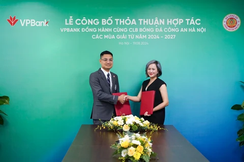 VPBank sẽ đồng hành cùng Câu lạc bộ Bóng đá Công an Hà Nội phát triển các tài năng bóng đá trẻ của CLB trong giai đoạn 2024-2027. (Ảnh: Vietnam+)