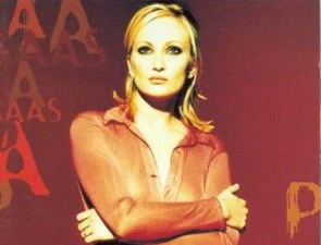 Patricia Kaas ký hợp đồng với Universal