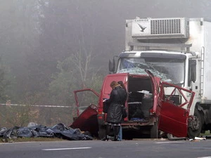 Hiện trường vụ tai nạn ở Ba Lan. (Ảnh: AFP/TTXVN)