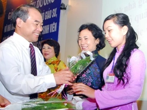 Thứ trưởng Bộ Giáo dục và Đào tạo Nguyễn Vinh Hiển tại Hội nghị biểu dương phụ nữ ngành giáo dục Cần Thơ (Ảnh: Thanh Vũ/TTXVN)