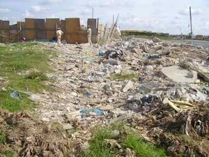 Vấn đề rác thải đang ngày càng trở nên bức xúc tại các địa phương thuộc địa bàn Hà Nội mở rộng. (Ảnh: Internet).