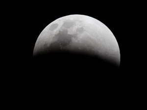 NASA phóng tên lửa lên Mặt Trăng để tìm các dấu hiệu của nước. (Ảnh: Internet).