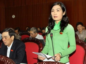 Đại biểu Quốc hội tỉnh Tiền Giang, bà Võ Thị Thúy Loan, phát biểu ý kiến. (Ảnh: Thái Bình/TTXVN).