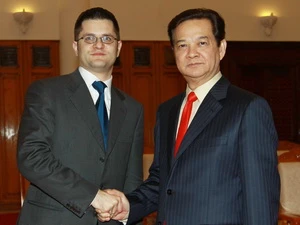 Thủ tướng Nguyễn Tấn Dũng tiếp Bộ trưởng Ngoại giao Cộng hòa Serbia. (Ảnh: Doãn Tấn/TTXVN)