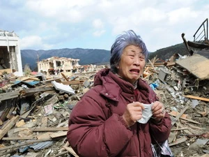Nỗi đau của người dân Nhật Bản sau động đất và sóng thần, ngày 19/3. (Ảnh: AFP/TTXVN)