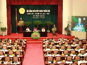 Chủ tịch Quốc hội Nguyễn Sinh Hùng phát biểu tại phiên khai mạc Kỳ họp thứ 5, Hội đồng Nhân dân thành phố Hà Nội. (Ảnh: Nhan Sáng/TTXVN)