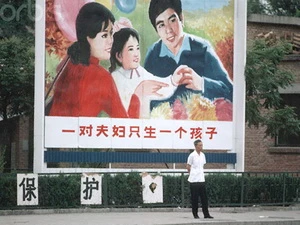 Poster về chính sách 1 con ở Trung Quốc. (Nguồn: laogai.org)