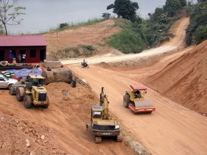 Thi công dự án đường cao tốc Nội Bài-Lào Cai. (Nguồn: giaothongvantai.com.vn)