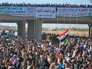 Dòng người biểu tình ở Iraq. (Nguồn: AFP)