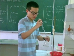 Nguyễn Việt Hoàng, học sinh Trường chuyên Hà Nội-Amsterdam giành huy chương bạc Olympic Hóa học Quốc tế lần thứ 44 năm 2012. (Nguồn: VietQ)