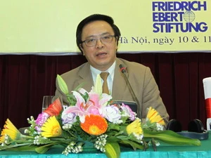 Ông Hoàng Bình Quân, Ủy viên Trung ương Đảng, Trưởng ban Đối ngoại Trung ương phát biểu tại phiên bế mạc. (Ảnh: An Đăng/TTXVN)