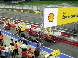 Các đội tham dự cuộc thi chế tạo xe tiết kiệm nhiên liệu Shell Eco-Marathon châu Á 2012. (Nguồn: Inquirer)