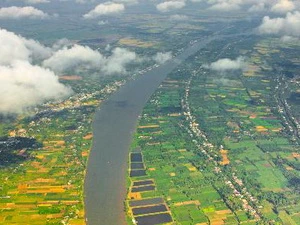 Sông Hậu chảy trên địa bàn hai tỉnh An Giang và Đồng Tháp. (Ảnh minh họa: Duy Khương/TTXVN)