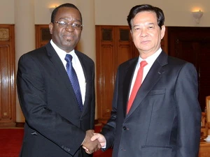 Thủ tướng Nguyễn Tấn Dũng tiếp Bộ trưởng Kinh tế và Tài chính kiêm Bộ trưởng Công Thương Haiti. (Ảnh: Đức Tám/TTXVN)
