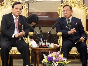 Chủ tịch Thượng viện Malaysia Abu Zahar UJang tiếp Phó Chủ tịch Quốc hội Huỳnh Ngọc Sơn. (Ảnh: Kim Dung-Chí Giáp/Vietnam+)