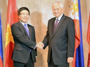 Bộ trưởng Ngoại giao Việt Nam Phạm Bình Minh và Bộ trưởng Ngoại giao Philippines (Nguồn: Bộ Ngoại giao Philippines).