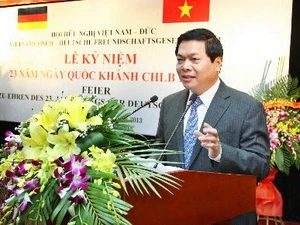 Bộ trưởng Bộ Công Thương Vũ Huy Hoàng, Chủ tịch Hội hữu nghị Việt Nam-Đức phát biểu tại buổi lễ. (Ảnh: Lâm Khánh/TTXVN)
