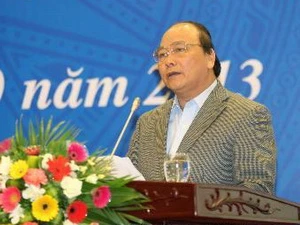 Phó Thủ tướng Nguyễn Xuân Phúc phát biểu tại hội nghị. (Ảnh: Doãn Tấn/TTXVN)