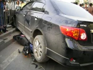 Hiện trường vụ tai nạn chiều ngày 20/4 trên đường Nguyễn Trãi. (Ảnh: Sơn Bách/Vietnam+)