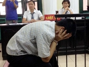 Đặng Trần Hoài tỏ vẻ mệt mỏi tại phiên xử sáng 25/10 (Ảnh: Sơn Bách/Vietnam+)