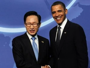 Tổng thống Hàn Quốc Lee Myung-bak và Tổng thống Mỹ Barack Obama trong cuộc gặp song phương. (Nguồn: Getty images)