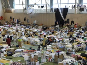 Người dân bị mất nhà ở do động đất và sóng thần sống trong khu nhà tạm tại Yamada, quận Iwate. (AFP/TTXVN)
