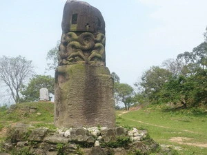 Cột trụ đá chùa Dạm. (Nguồn: giacngo.vn)