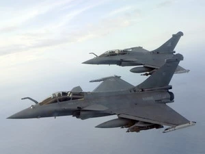 Hai máy bay phản lực chiến đấu Rafale. (Ảnh: AFP/TTXVN)
