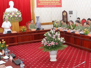 Chủ tịch Quốc hội Nguyễn Sinh Hùng tại buổi làm việc với Ban Thường vụ Đảng ủy Công an Trung ương về việc thực hiện Nghị quyết Trung ương 4. (Ảnh: Nhan Sáng/TTXVN)