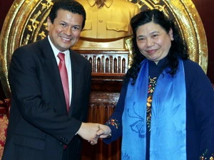 Phó Chủ tịch Quốc hội Tòng Thị Phóng tiếp ngài Hugo Martinnez Bonilla. (Ảnh: Nguyễn Dân/TTXVN)