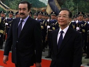Thủ tướng Trung Quốc Ôn Gia Bảo và Thủ tướng Kazakhstan Karim Masimov. (Ảnh: Reuters)
