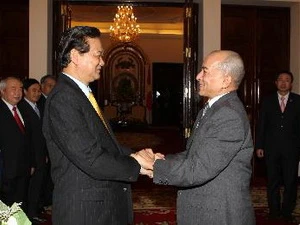 Thủ tướng Nguyễn Tấn Dũng tiếp kiến Quốc vương Campuchia Norodom Sihamoni. (Ảnh: Đức Tám/TTXVN)